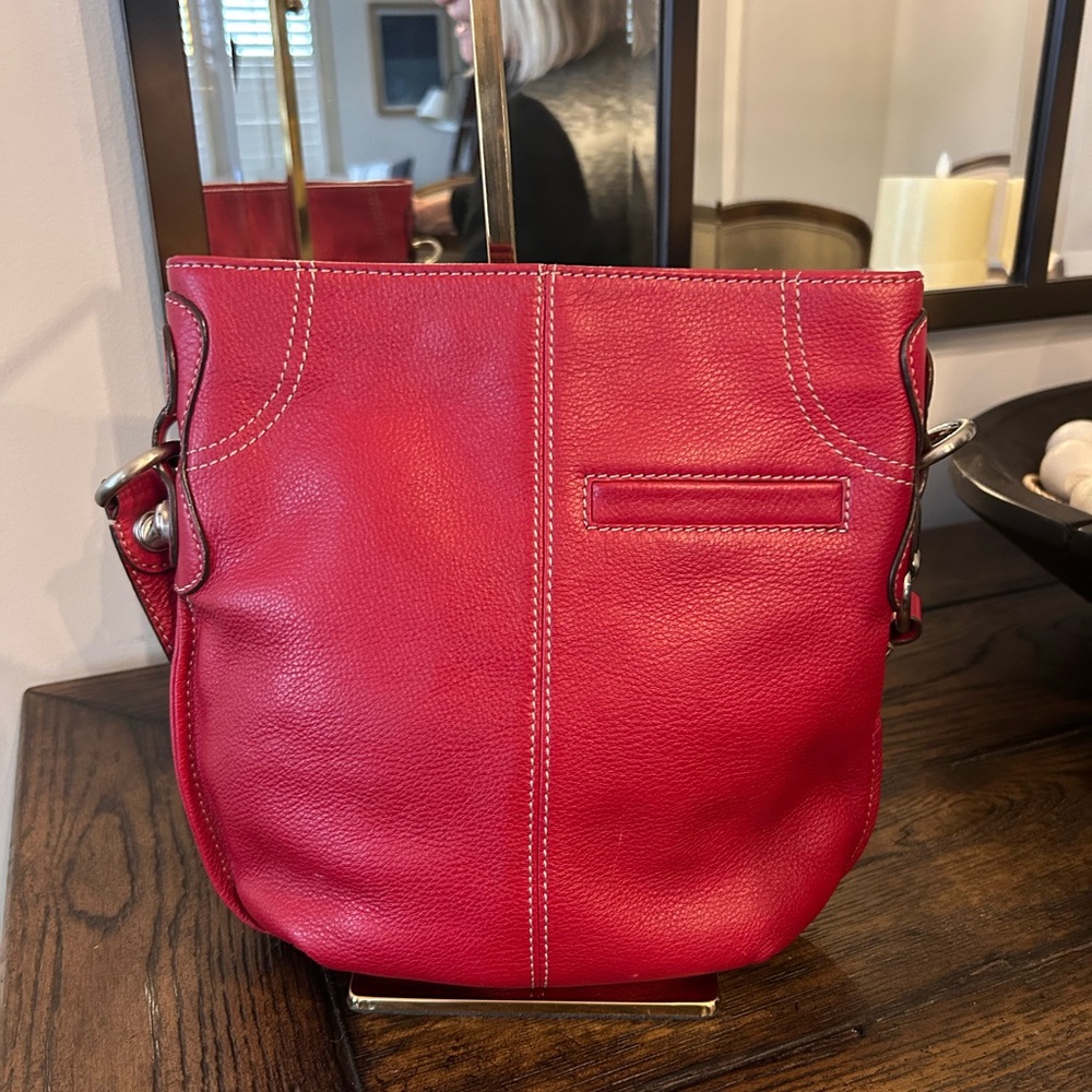 B. Makowsky red leather crossbody bag with a leopard lining. - Picture 4 of 8